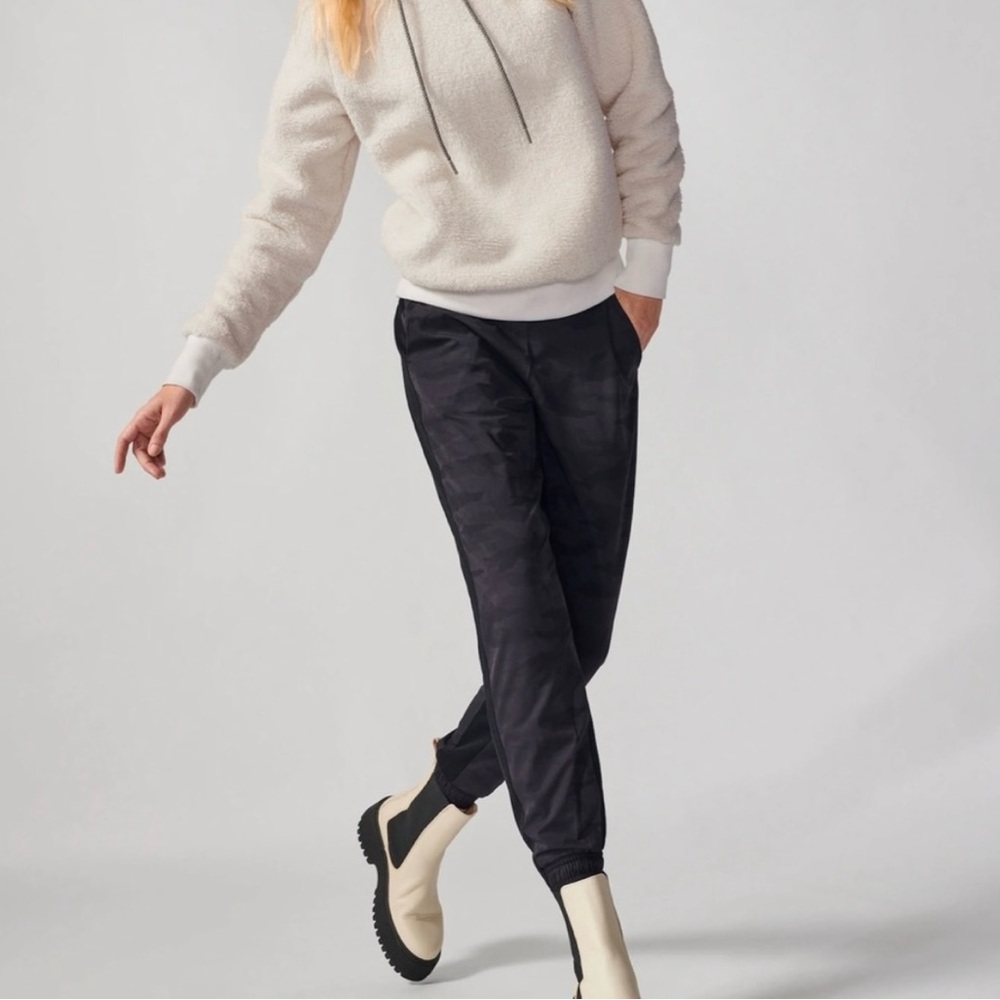 Athleta Brooklyn Black Camo Lined Jogger Pants
